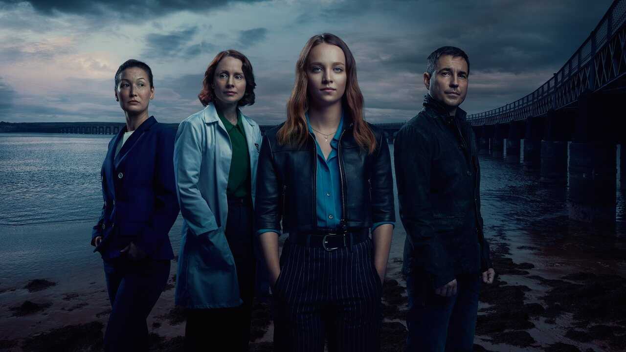 ES - Traces (2019) (GB) 0